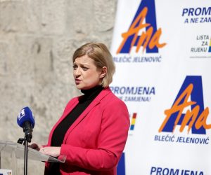 25.03.2021., Rijeka - Na susretu s novinarima kandidatkinja za gradonacelnicu Rijeke gospoda Ana Blecic Jelenovic (Lista za Rijeku), predlozila je programske tocke reforme mjesne samouprave u Gradu Rijeci. Photo: Nel Pavletic/PIXSELL