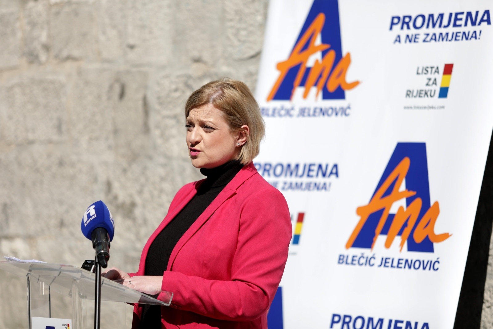 25.03.2021., Rijeka - Na susretu s novinarima kandidatkinja za gradonacelnicu Rijeke gospoda Ana Blecic Jelenovic (Lista za Rijeku), predlozila je programske tocke reforme mjesne samouprave u Gradu Rijeci. Photo: Nel Pavletic/PIXSELL
