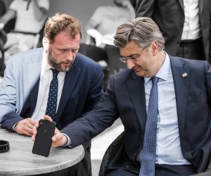 25.06.2020., Vinkovci - Andrej Plenkovic zajedno s kandidatima s liste HDZ-a za 5. izbornu jedinicu stigao je u posjet Vinkovcima. Photo: Davor Javorovic/PIXSELL