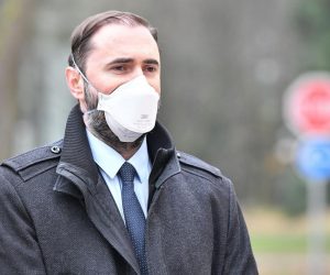 25.11.2020., Varazdin- Predsjednik Hrvatske lijecnicke komore Kresimir Luetic posjetio je Opcu bolnicu Varazdin gdje oboljele od koronavirusa u tranziru smjestaju u satore.
Photo: Vjeran Zganec Rogulja/PIXSELL