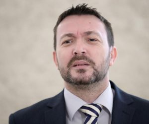 26.02.2021., Zagreb - Hrvatski sabor. SDP-ov zastupnik Arsen Bauk obratio se medijima na temu objekta "Zdilar" u Imotskom gdje je na vratima osvanuo natpis "Zabranjen ulaz za SDP, Arsena Bauka i Nenada Stazica". Photo: Sanjin Strukic/PIXSELL