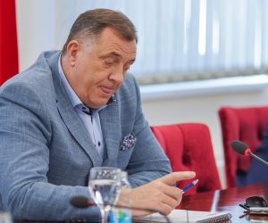 26.03.2021., Banja Luka, Bosna i Hercegovina - Predsjednik SNSD-a i predsjedavajuci Predsjednistva BiH, Milorad Dodik, na danasnjem sastanku sa Nedeljkom Cubrilovicem, predsjednikom Narodne skupstine Republike Srpske i stranke DEMOS, je rekao da Christian Schmidt nece biti izabran za novog Visokog predstavnika u BiH, jer to sprijecava usvojena Rezolucija Narodne skupstine RS. Dodik je naglasio je da su svi dosadasnji visoki predstavnici, osim Carl Bildta, bili imenovani protuzakonito na insistiranje SAD i EU. On je naglasio da nezakonito postupanje i kad je u pitanju uloga Ustavnog suda BiH pokazuje da BiH ne moze opstati kao drzava, i da se mora raspasti. Obojica lidera stranaka su potvrdili zajednicko djelovanje i dobre odnose, usprkos nedavnim medijskim natpisima iz Srbije gdje se visokopozicionirani duznosnici DEMOS-a povezuju sa kriminalnom grupom Velje Belivuka koji je nedavno uhapsen u Beogradu. Photo: Dejan Rakita/PIXSELL
