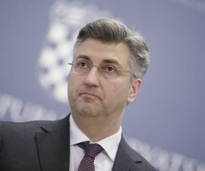 27.04.2017., Zagreb - Premijer Andrej Plenkovic obratio se javnosti nakon sjednice Vlade RH na kojoj je donio odluku o otkazivanju povjerenja trojici ministara iz redova MOST-a. Vlaho Orepic, Slaven Dobrovic i Ante Sprlje nisu podrzali odluku Vlade da se na zahtjev upucen Saboru za izglasavanjem povjerenja ministru financija Zdravku Maricu dade negativan odgovor. Photo: Zeljko Lukunic/PIXSELL