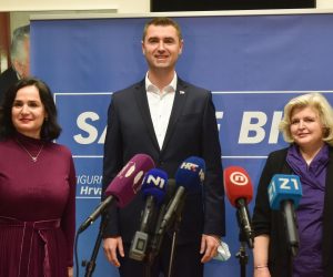 27.04.2021.,Zagreb - HDZ-ov kandidat za gradonacelnika Grada Zagreba Davor Filipovic na konferenciji za medije predstavio je kandidatkinje za svoje zamjenice Mirjanu Kujundzic Tiljak i Ivu Hraste Soco. Photo: Davorin Visnjic/PIXSELL