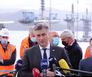 27.04.2021., Komarna - Premijer Andrej Plenkovic u drustvu ministra Olega Butkovica obisao je radove na Peljeskom mostu. Photo: Ivo Cagalj/PIXSELL