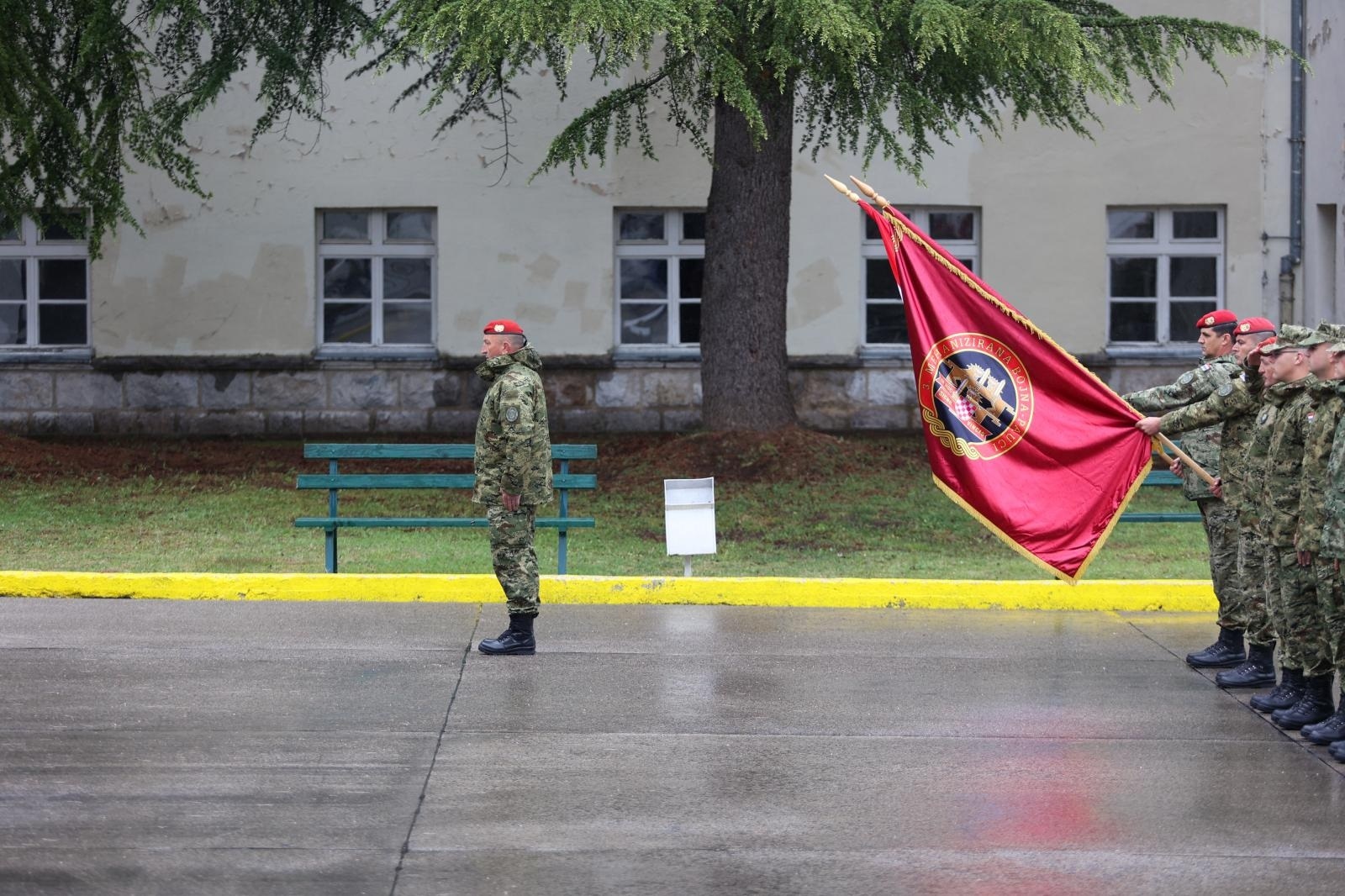 28.04.2021., Knin - Predsjednik Zoran Milanovic nazocio svecanoj dodjeli crvenih beretki u vojarni 4. Gardijske brigade Pauci. Photo: Marko Dimic/PIXSELL