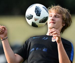 28.05.2018., Rovinj - Na gradskom stadionu odrzan je popodnevni trening hrvatske nogometne reprezentacije. Hrvatski nogometasi u Rovinju se pripremaju za nadolazece Svjetsko prvenstvo koje se odrzava u Rusiji. Tin Jedvaj. Photo: Marko Prpic/PIXSELL