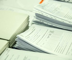 29.03.2021., Zagreb - Agencija za pravni promet i posredovanje nekretninama (APN) u suradnji s Ministarstvom prostornoga uredjenja, graditeljstva i drzavne imovine, u povodu pocetka zaprimanja zahtjeva za subvencioniranje stambenih kredita odrzala je konferenciju za medije. Ministar prostornog uredjenja, graditeljstva i drzavne imovine Darko Horvat i direktor APN-a Dragan Hristov. Photo: Josip Regovic/PIXSELL