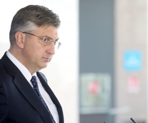 29.03.2021., Zagreb - Predsjednik Vlade Andrej Plenkovic sudjelovao je na sjednici Gospodarsko socijalnog vijeca posvecenoj Nacionalnom planu oporavka i otpornosti. Premijer se nakon sjednice obratio novinarima te komentirao izjave predsjednika Zorana Milanovica.
Photo: Patrik Macek/PIXSELL
