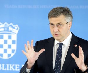 29.03.2021., Zagreb - Predsjednik Vlade Andrej Plenkovic sudjelovao je na sjednici Gospodarsko socijalnog vijeca posvecenoj Nacionalnom planu oporavka i otpornosti. Premijer se nakon sjednice obratio novinarima te komentirao izjave predsjednika Zorana Milanovica.
Photo: Patrik Macek/PIXSELL
