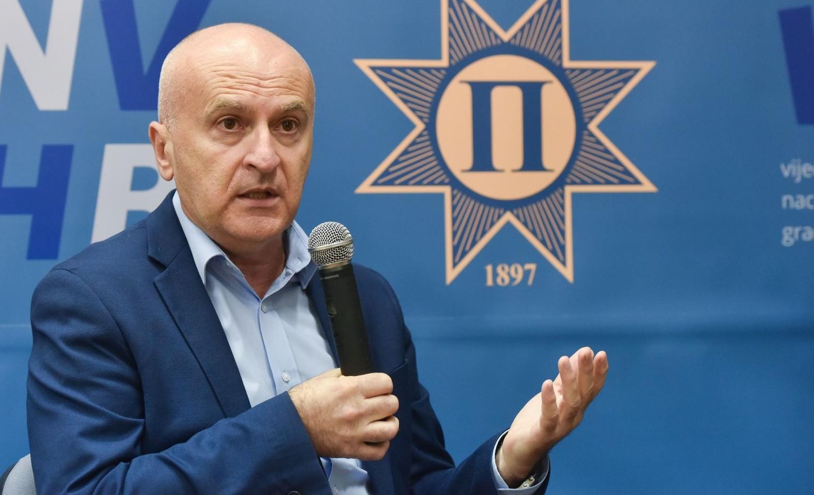 29.10.2019., Zagreb - U dvorani Srpskog privrednog drustva Privrednik odrzana je tribina naziva "Vukovar - zarobljenik proslosti". Gost tribine bio je euro zastupnik Predrag Fred Matic koji je razgovarao s novinarom Sasom Kosanovicem.
Photo: Davorin Visnjic/PIXSELL