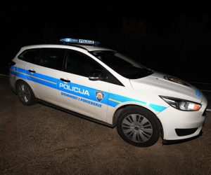 30.01.2021., Sibenik - Muskarac osumnjicen za cetverostruko ubojstvo pronadjen mrtav kraj automobila kojim je bjezao. 
Photo: Hrvoje Jelavic/PIXSELL