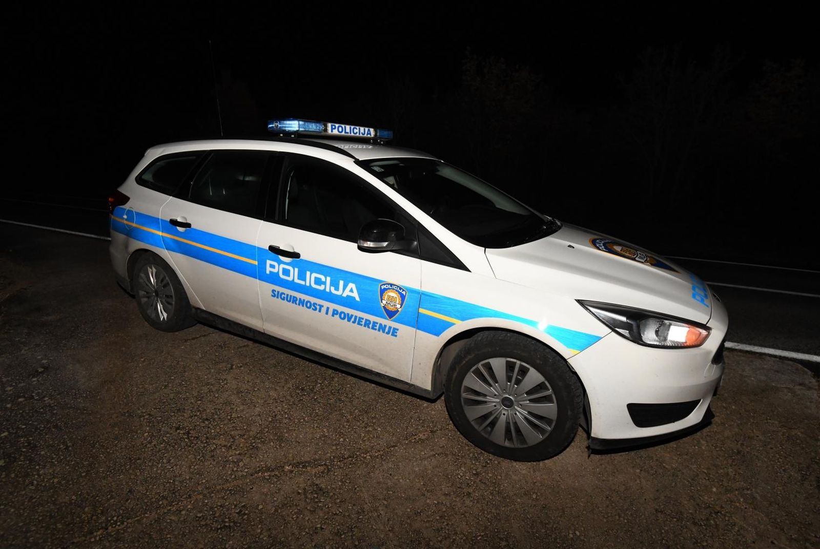 30.01.2021., Sibenik - Muskarac osumnjicen za cetverostruko ubojstvo pronadjen mrtav kraj automobila kojim je bjezao. 
Photo: Hrvoje Jelavic/PIXSELL