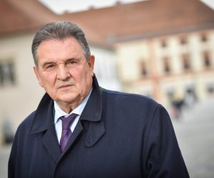 24.12.2020., Varaždin - Radimir Čačić, župan Varaždinske županije, predsjednik Narodne stranke -REFORMISTI.

Foto: Saša Zinaja