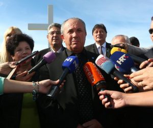 26.10.2015., Split, Marjan - Zeljko Kerum i sestra Nevenka Becic pod krizem predstavili izbornu listu za parlamentarne izbore. 
Photo: Miranda Cikotic/PIXSELL,