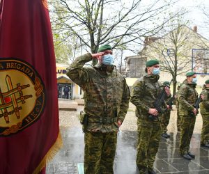 Uz pripadnike Gardijske mehanizirane brigade, ministar Banožić pohvalio je i sve pripadnike Hrvatske vojske za sve ono što čine u svojim misijama i zadaćama | Foto: MORH/T. Brandt
