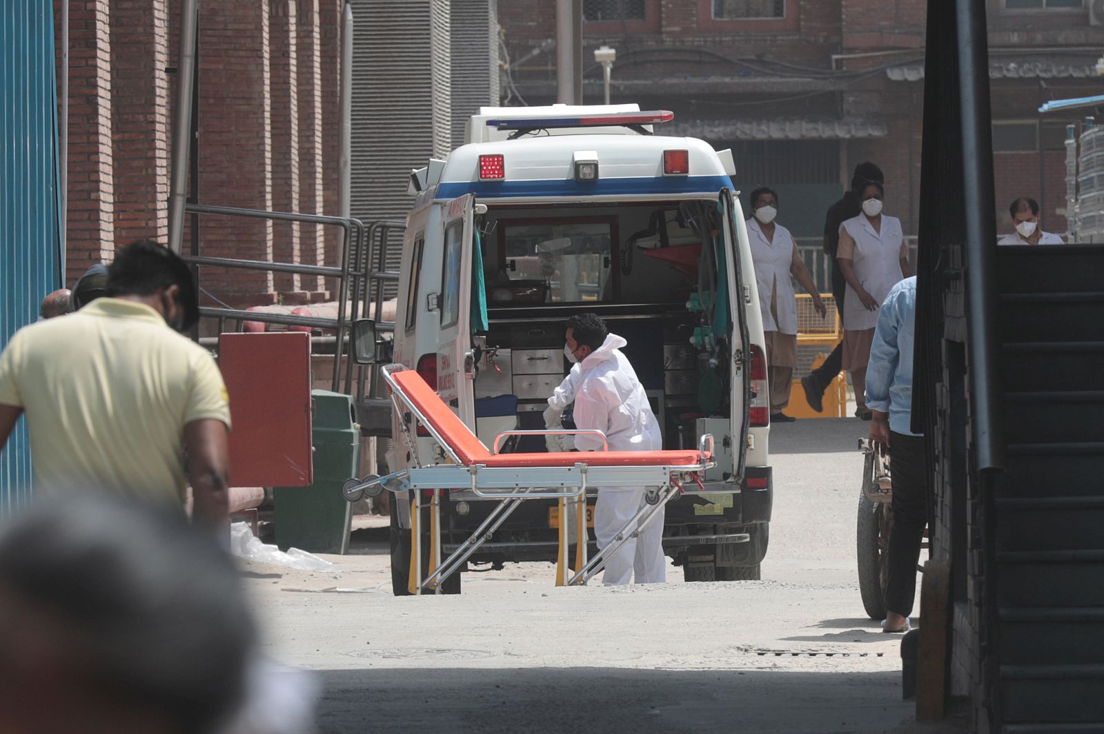 epa09132222 An Indian health wearing a Personal Protective Equipment(PPE) is seen after transporting a patient at a COVID 19 care centre and isolation ward facility at a Hospital in New Delhi, 13 April 2021. Around fourteen private hospitals have been turned into Covid-19 treatment facilities due to extreme rise in Covid-19 coronavirus cases in India  EPA/RAJAT GUPTA