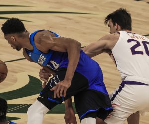 epa09146353 Milwaukee Bucks forward Giannis Antetokounmpo of Greece (L) steals the ball from Phoenix Suns forward Dario Saric of Croatia (R) during the NBA basketball game between the Phoenix Suns and the Milwaukee Bucks at Fiserv Forum in Milwaukee, Wisconsin, USA, 19 April 2021.  EPA/TANNEN MAURY SHUTTERSTOCK OUT