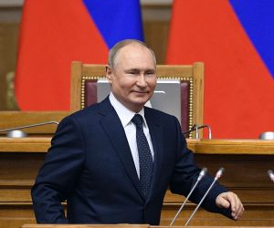 epa09163826 Russian President Vladimir Putin meets with members of the Council of Legislators of the Federal Assembly in the Tauride Palace in St. Petersburg, Russia, 27 April 2021.  EPA/ALEXEI DANICHEV / KREMLIN / SPUTNIK / POOL MANDATORY CREDIT