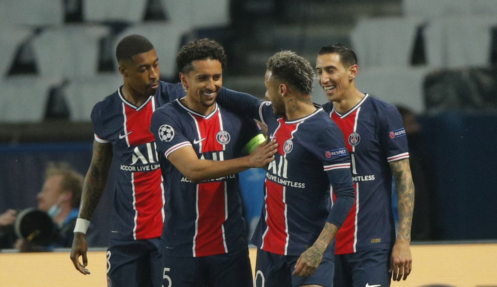 epa09165964 Paris Saint Germain's Marquinhos (2-L) celebrates with Neymar Jr (2-R) after scoring a goal during the UEFA Champions League semi final, first leg soccer match between PSG and Manchester City at the Parc des Princes stadium in Paris, France, 28 April 2021.  EPA/YOAN VALAT