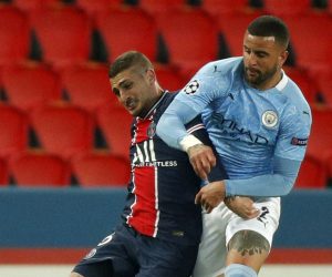 epa09165943 Paris Saint Germain's Marco Verratti (L) and Manchester City's Kyle Walker (R) in action during the UEFA Champions League semi final, first leg soccer match between PSG and Manchester City at the Parc des Princes stadium in Paris, France, 28 April 2021.  EPA/YOAN VALAT