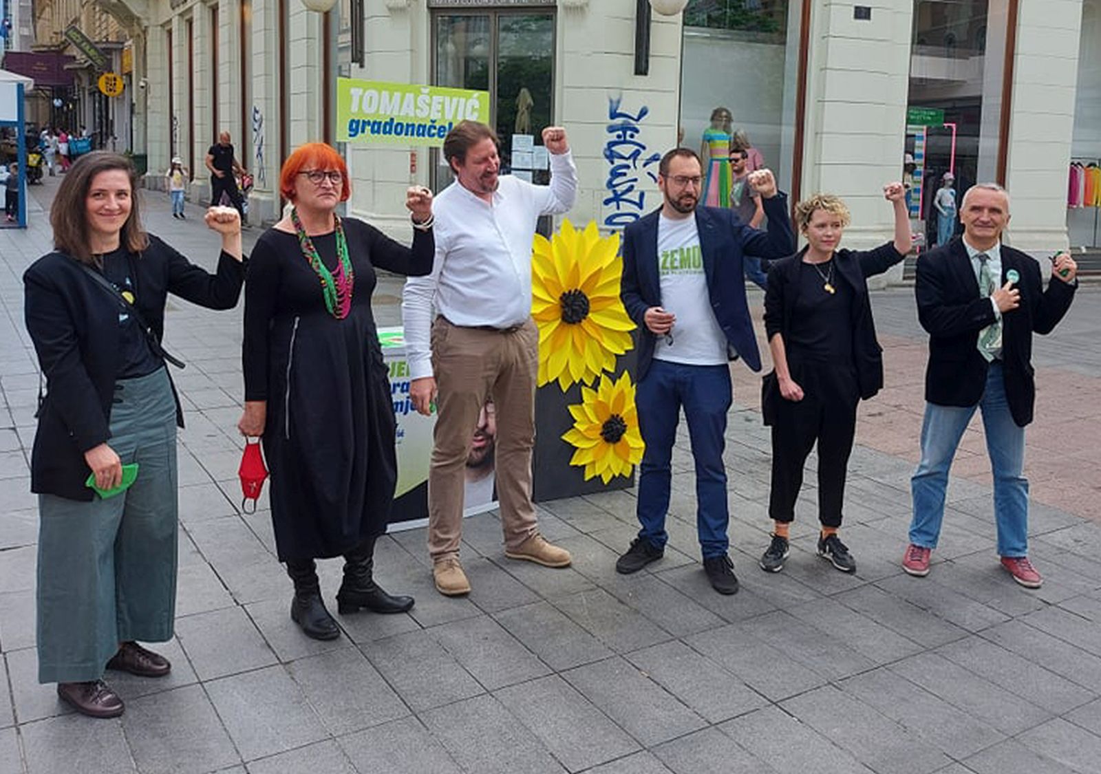 Zagreb, 01.05.2021. - Konferencija za medije čelnika Zeleno lijeve koalicije sa supredsjednikom Europskih zelenih Thomasom Waitzom koji je došao podržati kandidaturu Tomislava Tomaševića. foto HINA/ Tomislav KARDUM/ ml