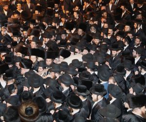 epa09172631 Ultra-Orthodox mourners carry the body of Menachem Kenlowitz who died in a stampede during Lag Ba'Omer in Mount Meron during his funeral at the Shamgar Funeral House in Jerusalem, 01 May 2021.  At least 45 people were killed and scores injured in the revelry complex on Mount Meron, after an apparent stampede occured on early 30 April 2021 during an event marking the end of the Jewish holiday of Lag Ba'Omer, the day that marks the death anniversary of Rabbi Shimon bar Yochai, a sage from some 1,800 years ago, and the day on which he revealed the secrets of the 'kabbalah,' or Jewish mysticism.  EPA/ABIR SULTAN