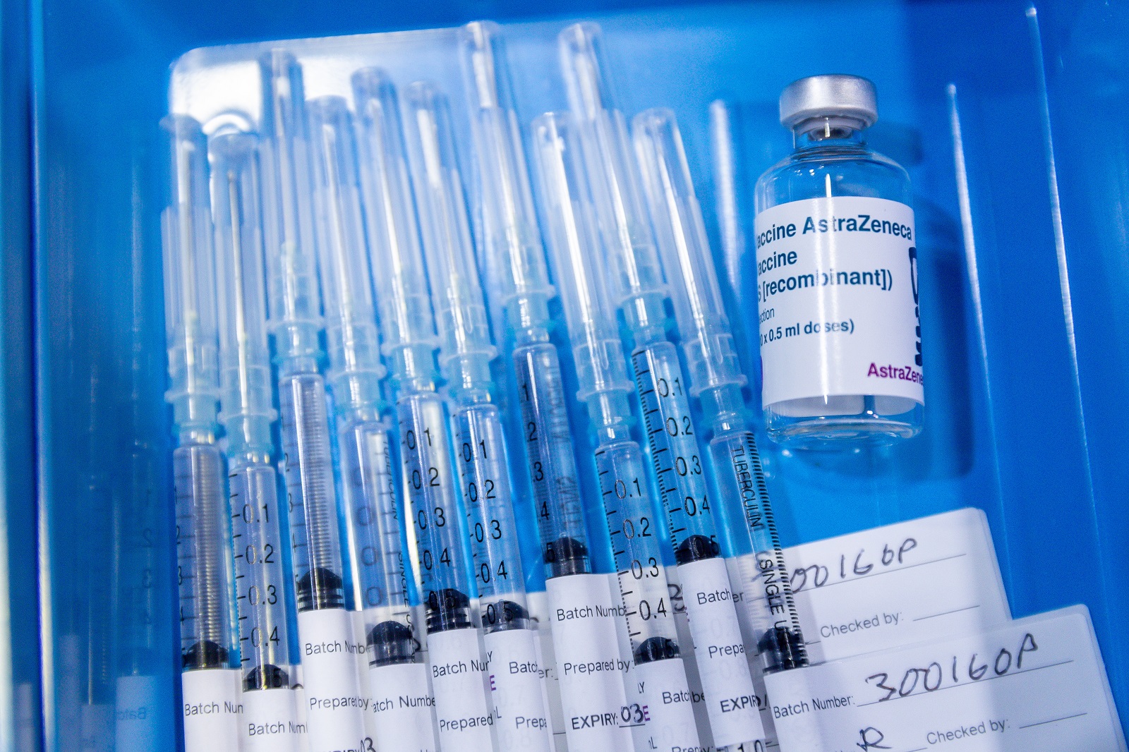epa09175018 Syringes containing the COVID-19 AstraZeneca vaccine (also knowns as Vaxzevria) at the Claremont Showground mass vaccination centre in Perth, Australia, 03 May 2021. From 03 May, over-50s are eligible for the COVID-19 immunisation program at two mass public vaccination clinics in Perth.  EPA/RICHARD WAINWRIGHT AUSTRALIA AND NEW ZEALAND OUT