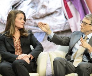 epa09176365 (FILE) - Melinda French Gates, Co-Chair, Bill & Melinda Gates, (L), and William H. Gates III, Co-Chair, Bill & Melinda Gates Foundation, (R), speak during a panel session at the 45th Annual Meeting of the World Economic Forum, WEF, in Davos, Switzerland, 23 January 2015 (reissued 03 May 2021). Bill and Melinda Gates are splitting up after 27 years of marriage, Bill Gates announced on 03 May 2021 in a tweet.  EPA/JEAN-CHRISTOPHE BOTT *** Local Caption *** 51756873
