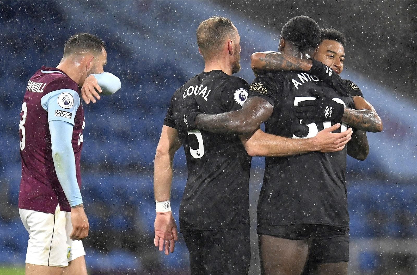 epa09176389 West Ham players celebrate after winning the English Premier League soccer match between Burnley FC and West Ham United in Burnley, Britain, 03 May 2021.  EPA/PETER POWELL / POOL EDITORIAL USE ONLY. No use with unauthorized audio, video, data, fixture lists, club/league logos or 'live' services. Online in-match use limited to 120 images, no video emulation. No use in betting, games or single club/league/player publications.
