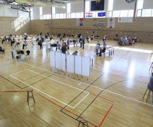 Zagreb, 05.05.2021.- Otvaranje dodatnih punktova za cijepljenje u Zagrebu, sportska dvorane Srednje škole Jelkovec. 
foto HINA/ Admir BULJUBAŠIĆ/ abu