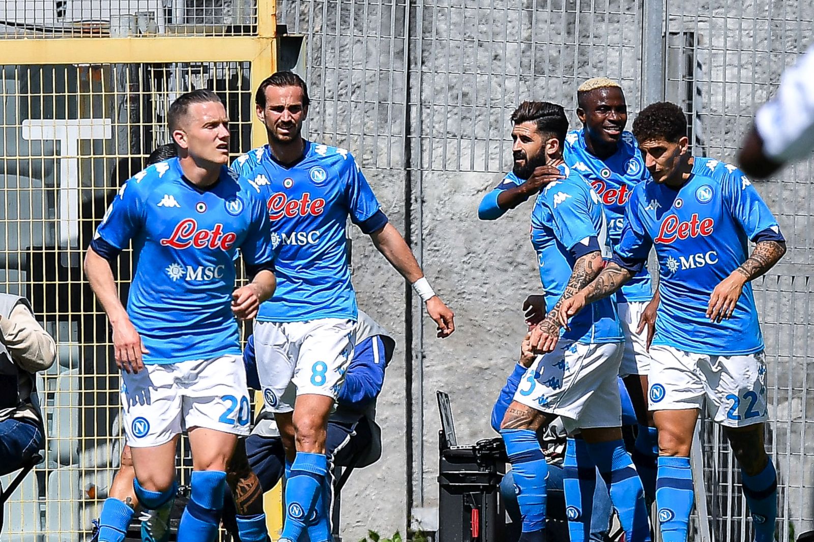 epa09185177 Napoli’s Nigerian forward Victor Osimhen (2-R) celebrates with team-mates after scoring a goal during the Italian Serie A soccer match Spezia Calcio vs SSC Napoli at Alberto Picco stadium in La Spezia, Italy, 08 May 2021.  EPA/SIMONE ARVEDA