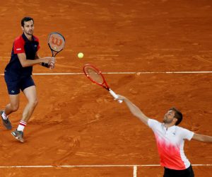 epa09187727 Mate Pavic (L) and Nikola Mektic (R) of Croatia in action during their Men's double final match against Marcel Granollers of Spain and Horacio Zeballos of Argentina at the Mutua Madrid Open tennis tournament in Madrid, Spain, 09 May 2021.  EPA/CHEMA MOYA