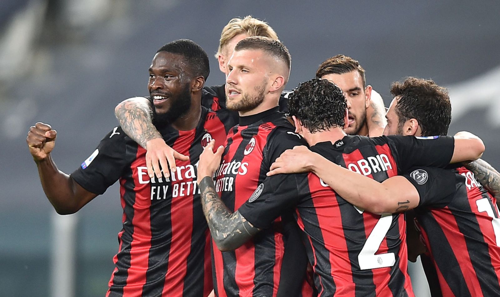 epa09188539 Milan’s Ante Rebic (C)  celebrates scoring during the Italian Serie A soccer match Juventus FC vs AC Milan at the Allianz Stadium in Turin, Italy, 9 May 2021.  EPA/ALESSANDRO DI MARCO
