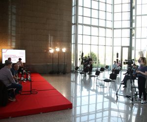 Zagreb, 11.05.2021 - Otvorenje 8. Festivala povijesti Kliofest 2021. održalo se u predvorju Nacionalne i sveučilišne knjižnice. Festival traje do 14. svibnja, a donosi mnoštvo okruglih stolova, tribina i konferencija povezanih s obljetnicama važnih povijesnih događaja, među kojima su obilježavanje 150 godina Rakovičke bune, 100 godina Vidovdanskoga ustava, 50 godina od sloma Hrvatskoga proljeća i 30 godina od raspada Jugoslavije i nastanka moderne Hrvatske države. Na fotografiji Željko Holjevac, Stjepan Matković, Željko Holjevac, Ladislav Dobrica, Arijana Kolak Bošnjak.   foto HINA/ Daniel Kasap/ dk