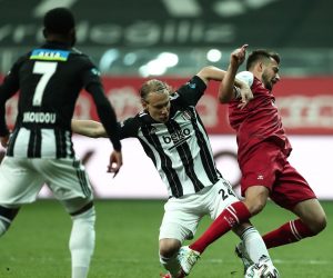 epa09192157 Domagoj Vida (C)  of Besiktas in action against Arthur Adam Sociech (R) of Fatih Karagumruk during the Turkish Super League soccer match between Besiktas and Fatih Karagumruk in Istanbul, Turkey, 11 May 2021.  EPA/SEDAT SUNA
