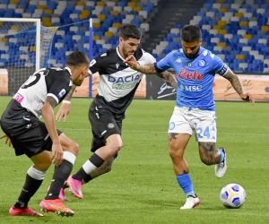 epa09192223 Napoli's forward Lorenzo Insigne (R) and  Udinese's midfielder Rodrigo De Paul (C) in action during the italian Serie A soccer match  SSC Napoli vs  Udinese Calcio at the Diego Armando Maradona stadium in Naples, Italy, 11 May 2021.  EPA/CIRO FUSCO