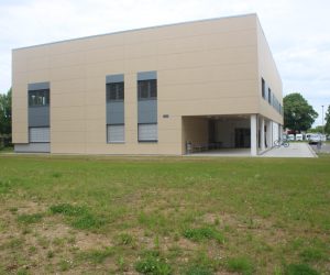 Virovitica, 14.05.2021. - Na prostoru bivše virovitičke vojarne u petak je svečano otvoren Tehnološko-inovacijski centar (TIC) Virovitica, znanstvena institucija u području poljoprivrede, biotehnologije i prehrambene tehnologije, vrijedna 17,5 milijuna kuna. foto HINA/ ml