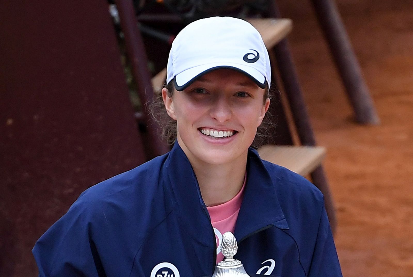 epa09204224 Iga Swiatek of Poland poses with the trophy after defeating Karolina Pliskova of Czech Republic in their women's singles final match at the Italian Open tennis tournament in Rome, Italy, 16 May 2021.  EPA/ETTORE FERRARI