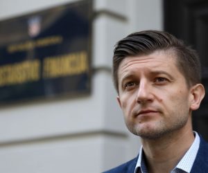 Zagreb, 23.05.2021. -Izjava za medije ministra financija Zdravka Mariæa o kreditnom rejtingu Hrvatske. Agencija Fitch potvrdila je u petak rejting Hrvatske 'BBB-', uz stabilne izglede. Na fotografiji Zdravko Mariæ. foto HINA/ Lana SLIVAR DOMINIÆ/ lsd