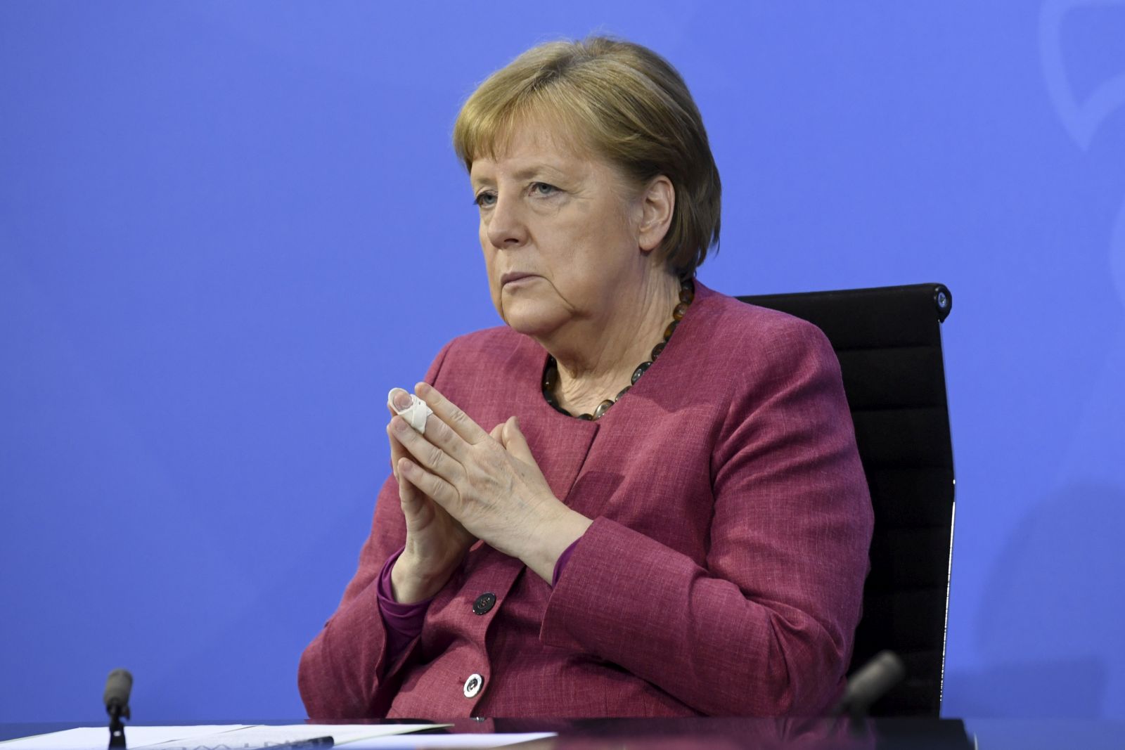 epa09231555 German Chancellor Angela Merkel attends a news conference after a coronavirus disease (COVID-19) vaccination summit of the federal and state governments at the Chancellery in Berlin, Germany, 27 May 2021.  EPA/ANNEGRET HILSE / POOL
