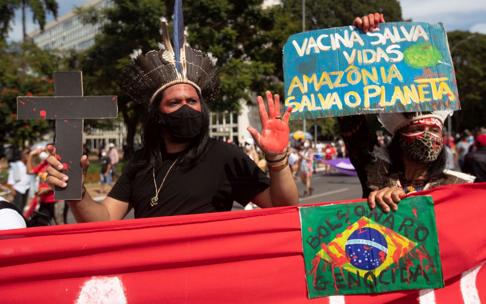epa09235663 Oppositors of Brazilian President Jair Bolsonaro attend a protest against his Government in Brasilia, Brazil, 29 May 2021.  EPA/Joédson Alves
