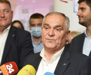 Split, 30.05.2021.Izborni stožerBlaženka Bobana. Na slici Blaženko Boban  daje izjavu za novinare.     foto HINA/ Mario STRMOTIC/ ms
