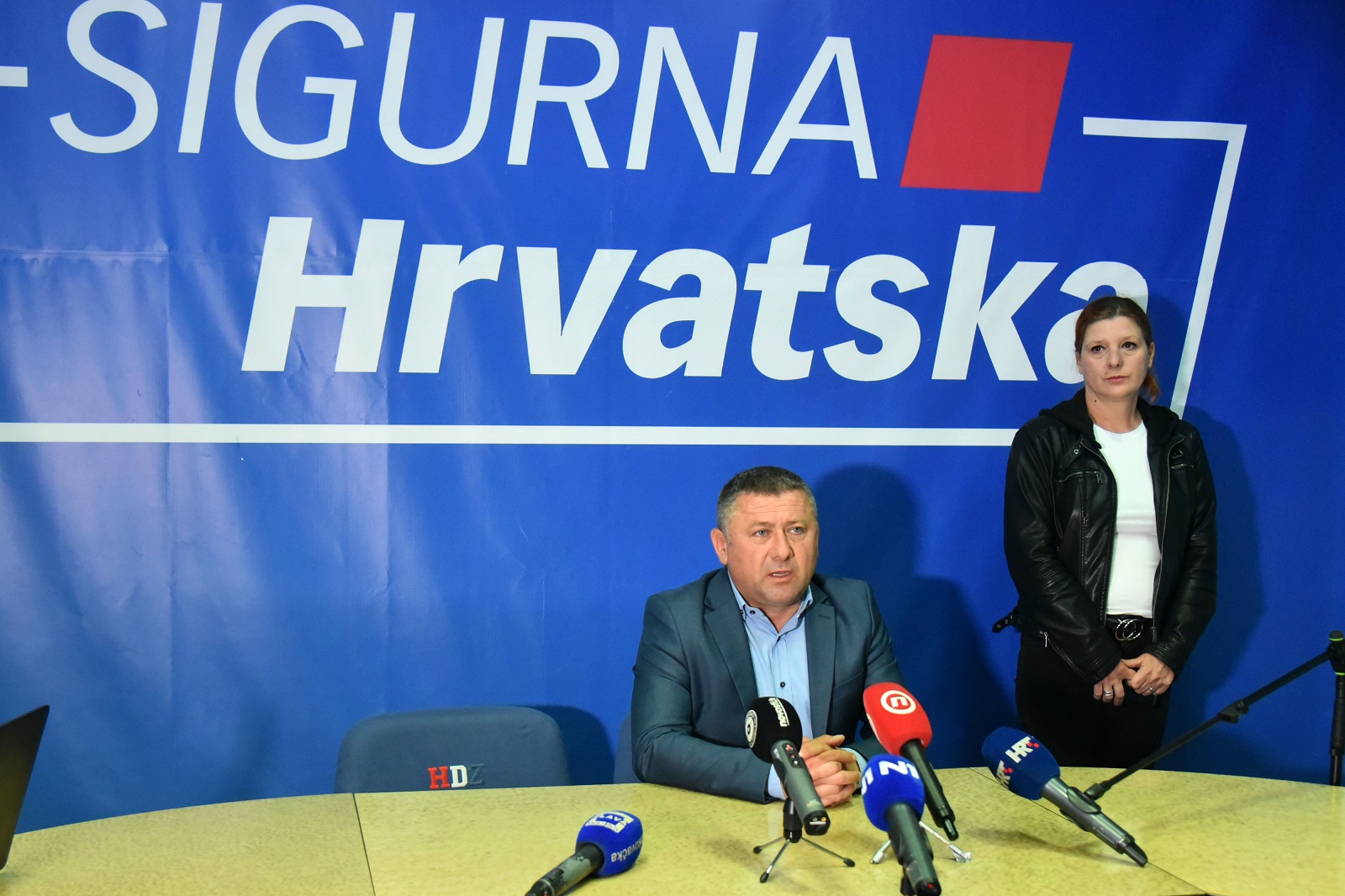 Vinkovci, 31.05.2021. - Županijski ured HDZ-a, Damir Dekanić dao izjave medijima povodom drugog kruga lokalnih izbora za župana Vukovarsko-srijemske županije.
foto HINA/ ml