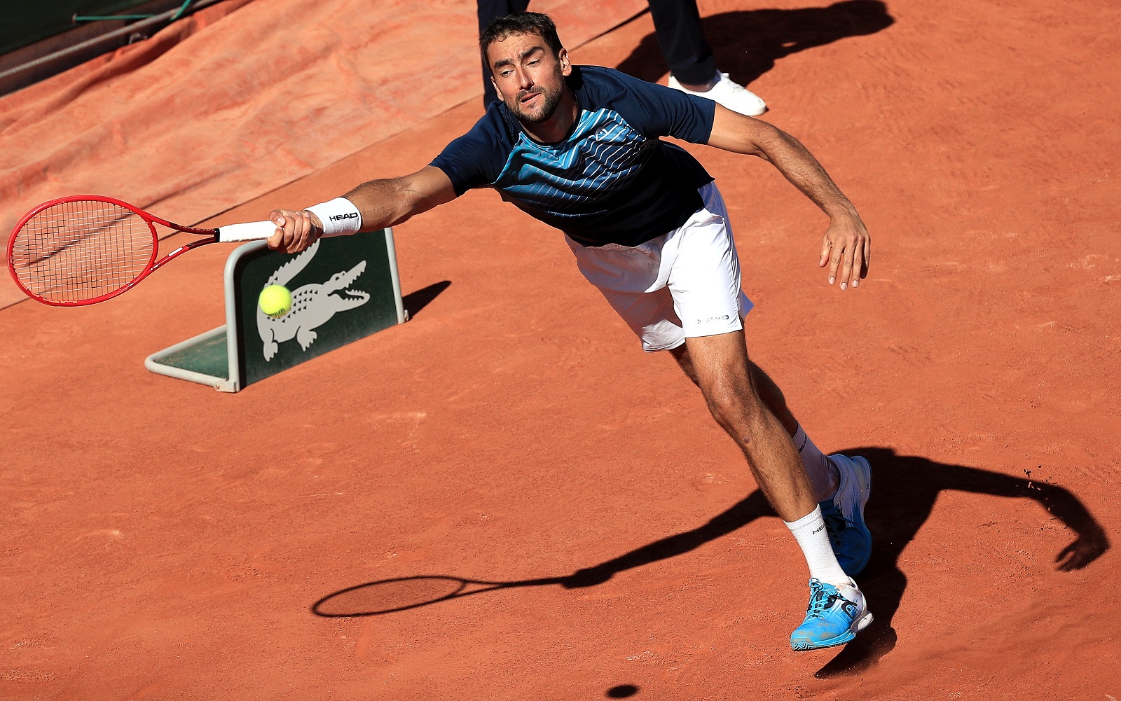 epa09239370 Marin Cilic of Croatia in action against Arthur Rinderknech of France during their first round match at the French Open tennis tournament at Roland Garros in Paris, France, 31 May 2021.  EPA/CHRISTOPHE PETIT TESSON