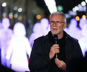 01.05.2021, Zagreb,Glavni kolodvor - Povodom obiljezavanja Medjunarodnog praznika rada, sindikalne sredisnjice Savez samostalnih sindikata Hrvatske (SSSH), Nezavisni hrvatski sindikati (NHS) i Matica hrvatskih sindikata (MHS), organizirali sui prosvjedni performans pod nazivom„ZADNJI VLAK ZA BOLJE NORMALNO“.
Predsjednici sindikalnih sredisnjica Mladen Novosel (SSSH), Kresimir Sever (NHS) i Vilim Ribic (MHS) potom su odrzalii kratke govore te odgovarali na novinarske upite.
Photo: Jurica Galoic/PIXSELL