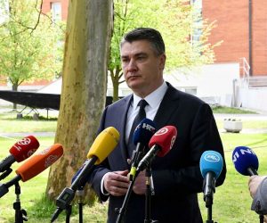 01.05.2021., Okucani - Povodom obiljezavanja  26. Vojno-redarstvene operacije "Bljesak", predsjednik Zoran Milanovic polozio vijenac na spomen-obiljezje "Kristalna kocka vedrine". 
Photo: Ivica Galovic/PIXSELL