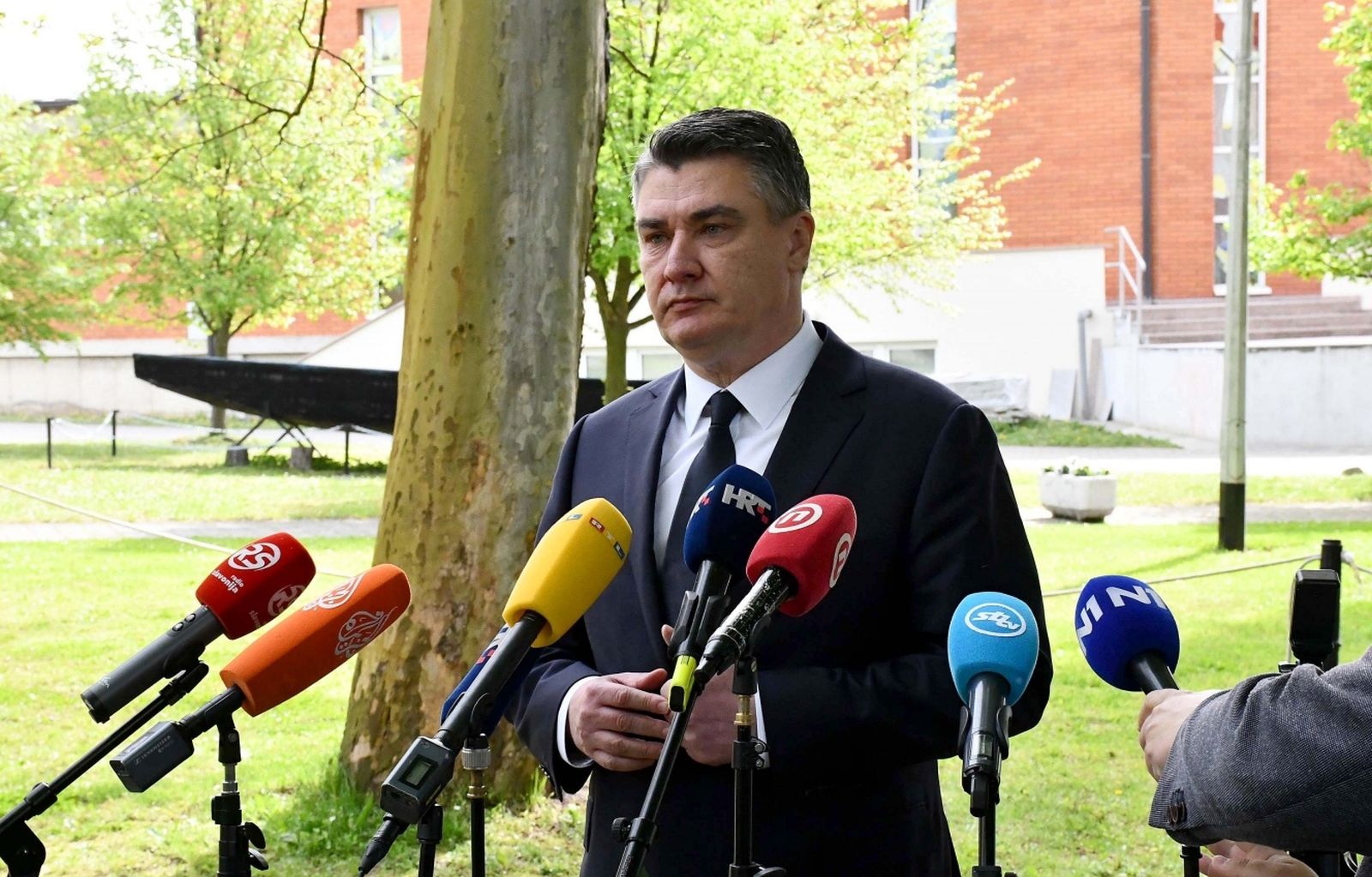 01.05.2021., Okucani - Povodom obiljezavanja  26. Vojno-redarstvene operacije "Bljesak", predsjednik Zoran Milanovic polozio vijenac na spomen-obiljezje "Kristalna kocka vedrine". 
Photo: Ivica Galovic/PIXSELL