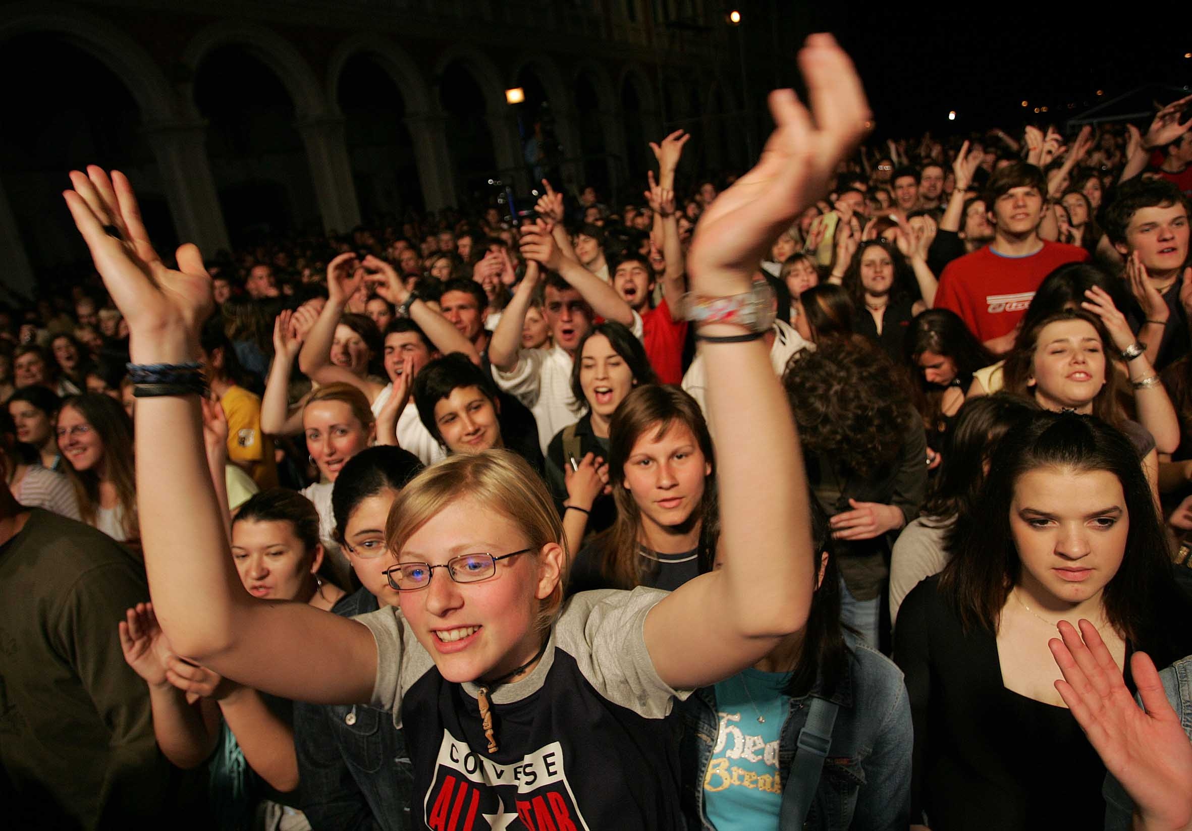 15.05.2006., Split - Na glavnim trgovima Osijeka, Zagreba, Rijeke i Splita odrzani su koncerti u cast 80. rodjendana Hrvatskog radija te 50. rodjendana Hrvatske televizije. Pregrst glazbenika nastupilo je izmedju ostalog i na splitskim Prokurativama.  
Photo: Miranda Cikotic/PIXSELL