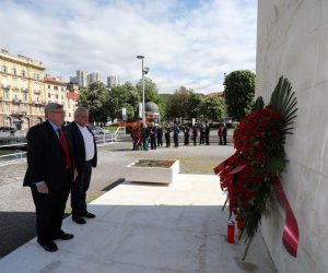 03.05.2021., Rijeka - Obiljezavanje Dana oslobodjenja Rijeke. Predstavnici politickih stranaka, kandidati za gradonacelnike, predstavnici SUBNOR-a, MUP-a, Grada i Zupanije polozili su vijence i upalili svijece pred spomenikom oslobodjenja na Delti. Nazocili su: Vojko Obersnel, Zlatko Komadina, Nikola Ivanis, Marko Filipovic, Katarina Peovic, JHosip Ostrogovic, Zlatko Komadina.
 Photo: Goran Kovacic/PIXSELL